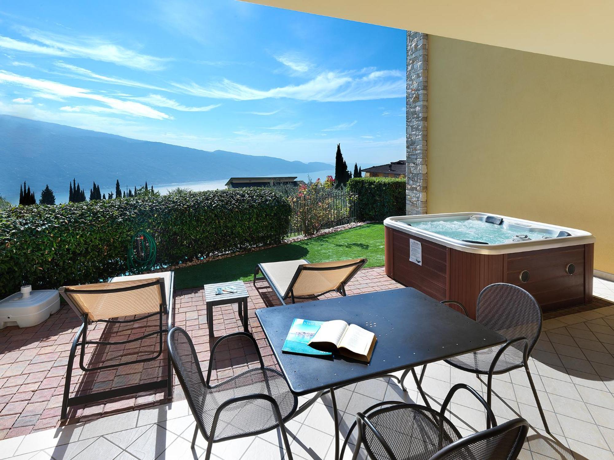 Residence Besass, Gtsgroup Tignale Exterior foto